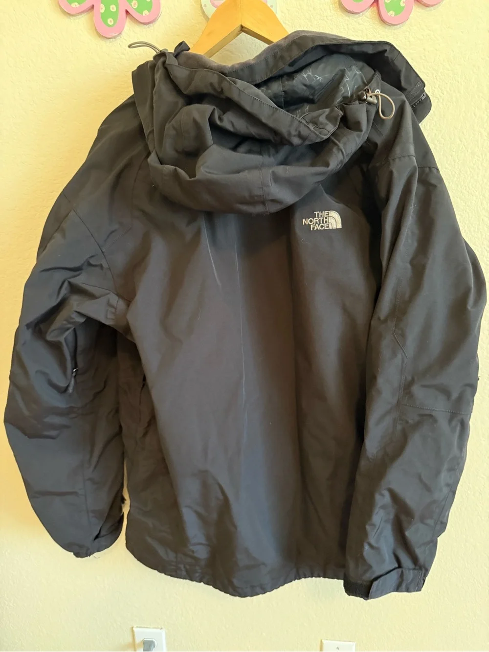 The North Face Black Hooded Outdoor Jacket Size Men’s L